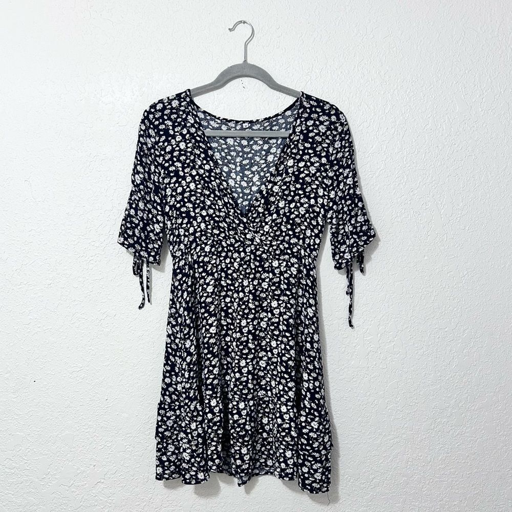 Daisy print sun dress size medium